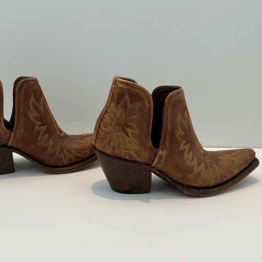 Women’s Ariat Western Booties Brown Sz 7B